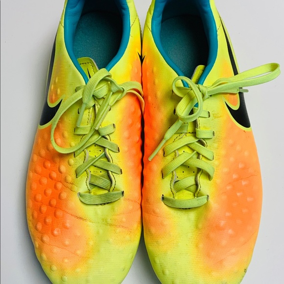Nike Magista Youth Soccer Cleats — Size 6 - Picture 4 of 7